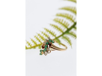 14K Yellow Gold Emerald & Diamonds Ring Size 8