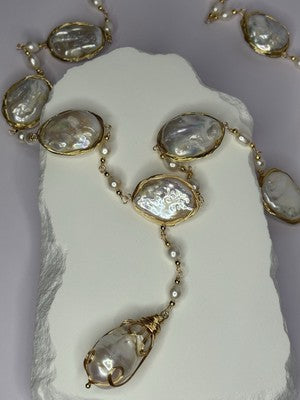 GOLD PLATED PEARL NECKLACE APPROX LENGTH 30 INCH THE BOTTOM OF PENDANT 3 INCH