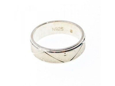 925 Sterling Silver Band Ring Size 7.5 Italy