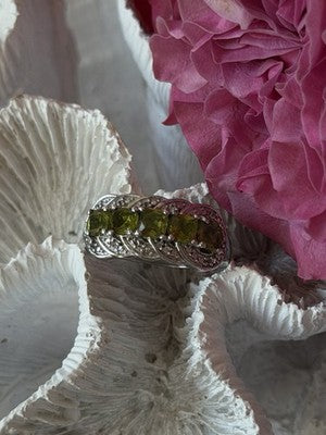 925 Sterling Silver Peridot & Diamond Ring Size 8.5