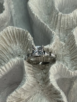 925 Sterling Silver CZ Ring Size 7.5