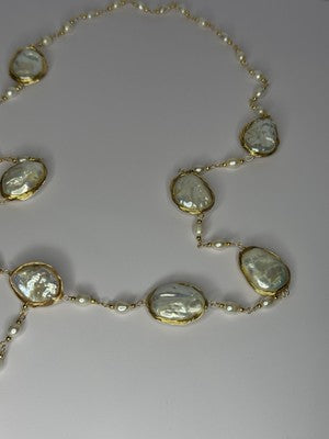 GOLD PLATED PEARL NECKLACE APPROX LENGTH 30 INCH THE BOTTOM OF PENDANT 3 INCH