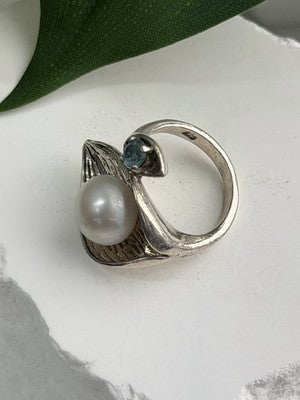 Beautiful Design 925 Sterling Silver Pearl & Topaz Ring Size 5