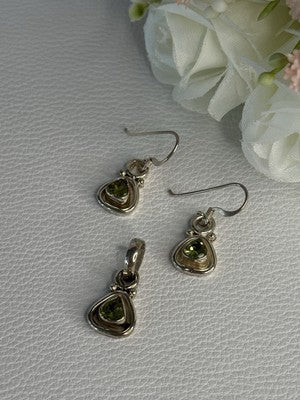 925 Sterling Silver Peridot Earrings & Pendant Set