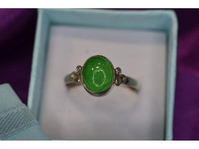 925 Sterling Silver Green Nephrite ( Jade ) Ring Size 8.5