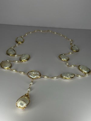 GOLD PLATED PEARL NECKLACE APPROX LENGTH 30 INCH THE BOTTOM OF PENDANT 3 INCH