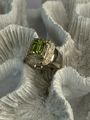 925 Sterling Silver Peridot Ring Size 6