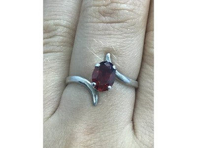 925 Sterling Silver Garnet Ring Size 8