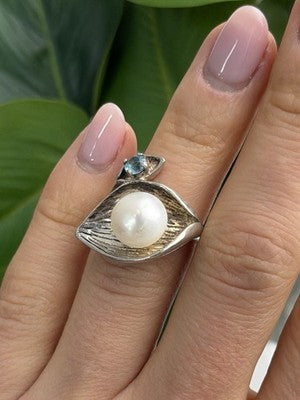Beautiful Design 925 Sterling Silver Pearl & Topaz Ring Size 5