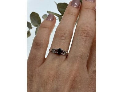 925 Sterling Silver Garnet & Marcasites Ring Size 7