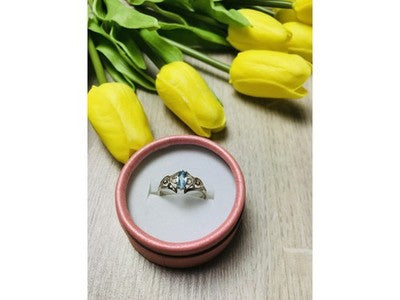 925 Sterling Silver Topaz Ring Size 8.5