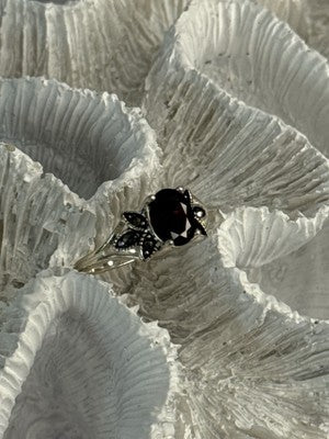 925 Sterling Silver Garnet & Marcasite Ring Size 7