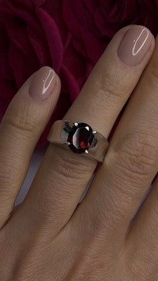 925 Sterling Silver Red Shiny Garnet Ring Size 6