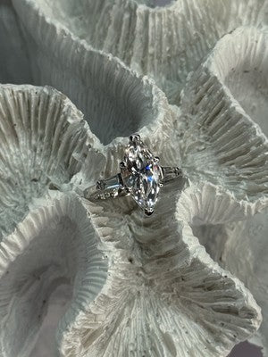 Beautiful 925 Sterling Silver CZ Ring Size 6