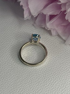 Beautiful 925 Sterling Silver Topaz Ring Size 10
