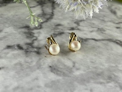 14K Yellow Gold Pearl & Diamonds Earrings