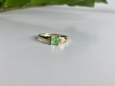 10K Yellow Gold Tsavorite & Diamonds Ring Size 6.25