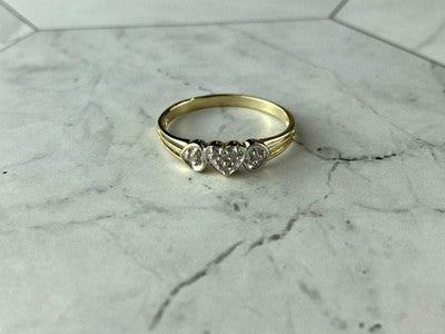10K Yellow Gold Diamonds "Heart" Ring Size 7