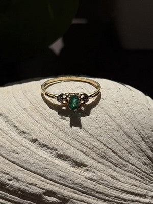 Beautiful Shiny 10K Yellow Gold Emerald & Diamond Ring Size 7