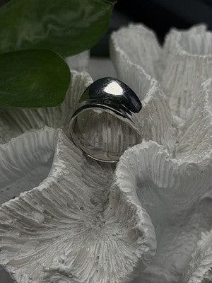 Unique Elegant Design 925 Sterling Silver Ring Size 7