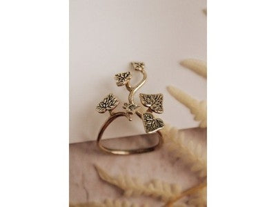 925 Sterling Silver "Leaf" Ring Size 8 (Adjustable)