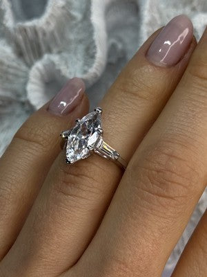 Beautiful 925 Sterling Silver CZ Ring Size 6
