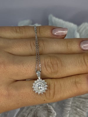 14K WHITE GOLD DIAMOND FLOWER 0.85 CARAT NECKLACE LENGTH 18 INCH