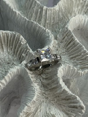 925 Sterling Silver CZ Ring Size 7.5