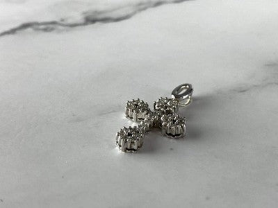 18K White Gold Diamonds Pendant Cross