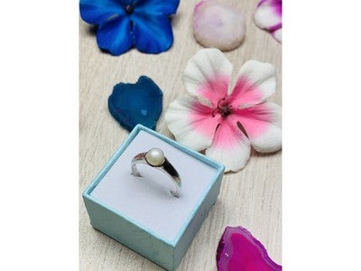 925 Sterling Silver Pearl Ring Size 8