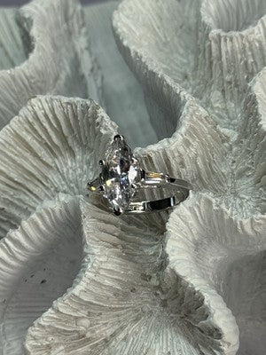Beautiful 925 Sterling Silver CZ Ring Size 6
