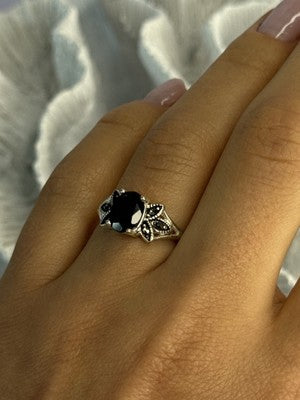 925 Sterling Silver Garnet & Marcasite Ring Size 7