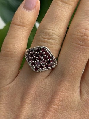 Beautiful 925 Sterling Silver Garnet Ring Size 7