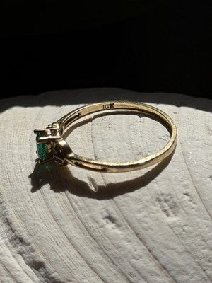 Beautiful Shiny 10K Yellow Gold Emerald & Diamond Ring Size 7