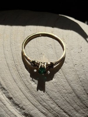Beautiful Shiny 10K Yellow Gold Emerald & Diamond Ring Size 7