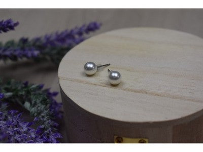 Stud Earrings with Pearls