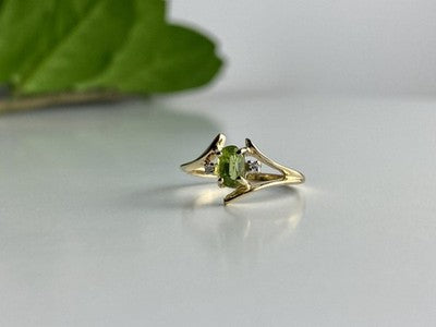10K Yellow Gold Peridot & Diamonds Ring Size 7