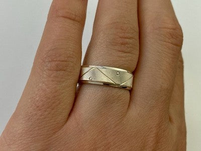925 Sterling Silver Band Ring Size 7.5 Italy