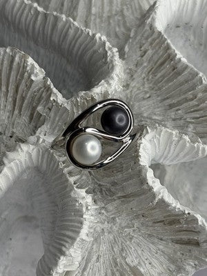 925 Sterling Silver White & Black Pearls Ring Size 6