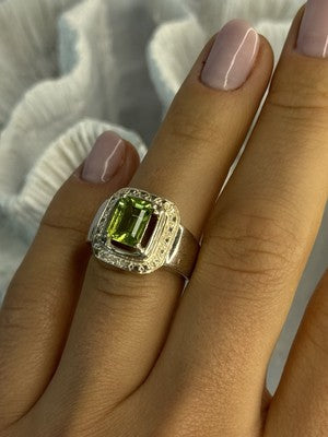 925 Sterling Silver Peridot Ring Size 6