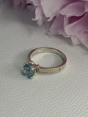 Beautiful 925 Sterling Silver Topaz Ring Size 10
