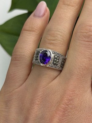 925 Sterling Silver Amethyst & Marcasite Ring Size 6.5