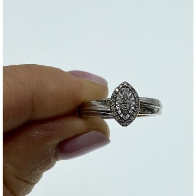 925 Sterling Silver White Sapphires Ring Size 7