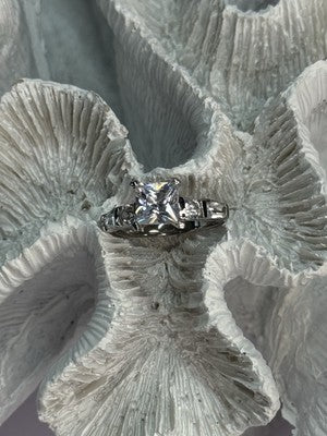 925 Sterling Silver CZ Ring Size 7.5