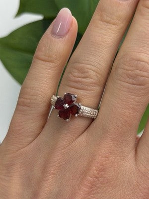 925 Sterling Silver Garnet Heart Flower Ring Size 7.5