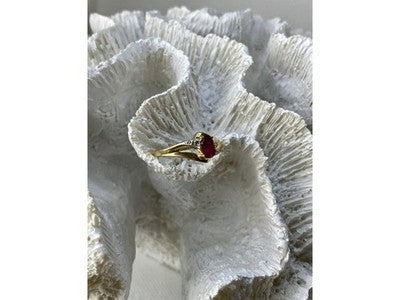 10K Yellow Gold Ruby & Diamonds Ring Size 7