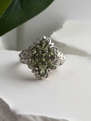Elegant 925 Sterling Silver Peridot Ring Size 7