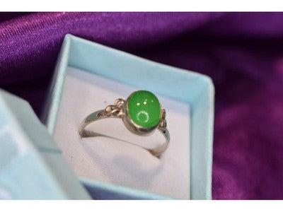 925 Sterling Silver Green Nephrite ( Jade ) Ring Size 8.5