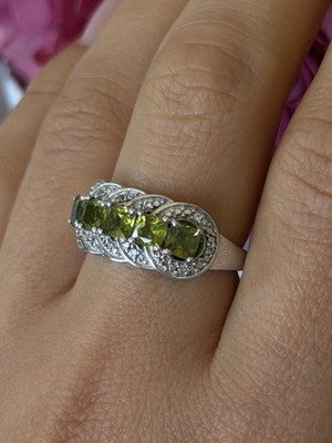 925 Sterling Silver Peridot & Diamond Ring Size 8.5