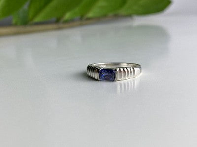 925 Sterling Silver Purple CZ Ring Size 6.5